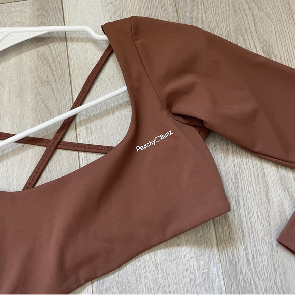 Peachy Bunz Strappy Backless Cropped Long Sleeve Workout Top Brown (Large) gym - Picture 3 of 6